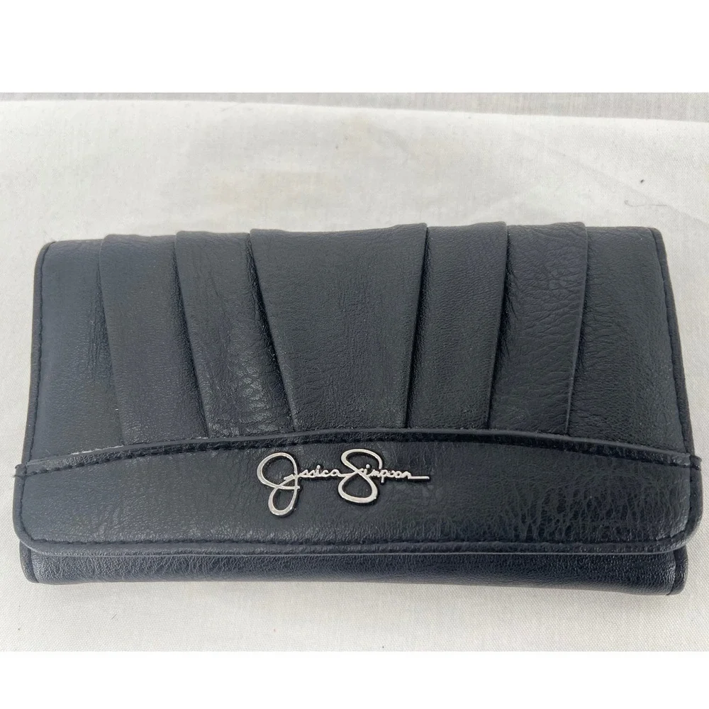 Jessica Simpson Black Pleated Trifold Wallet Leopard Print Interior Silver‎ Logo
